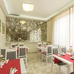 Roma Hotel 3*