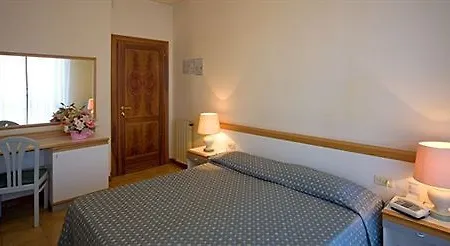 Hotel Roma 3*