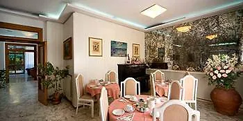 Roma Hotel 3*