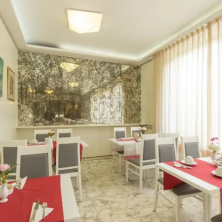 Roma Hotel 3*